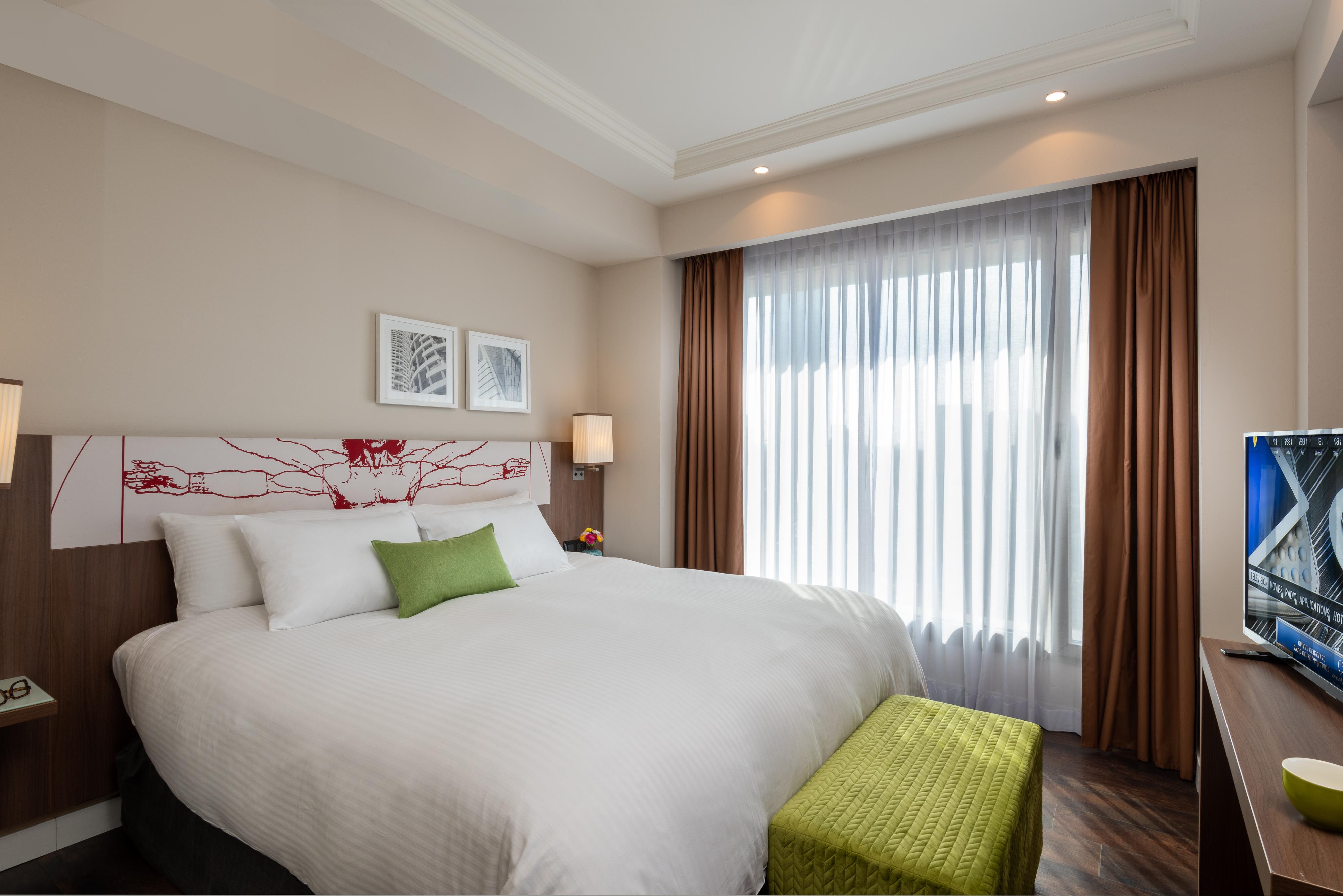 Leonardo City Tower Hotel Tel Aviv Giv'atayim Zewnętrze zdjęcie A bedroom at the hotel