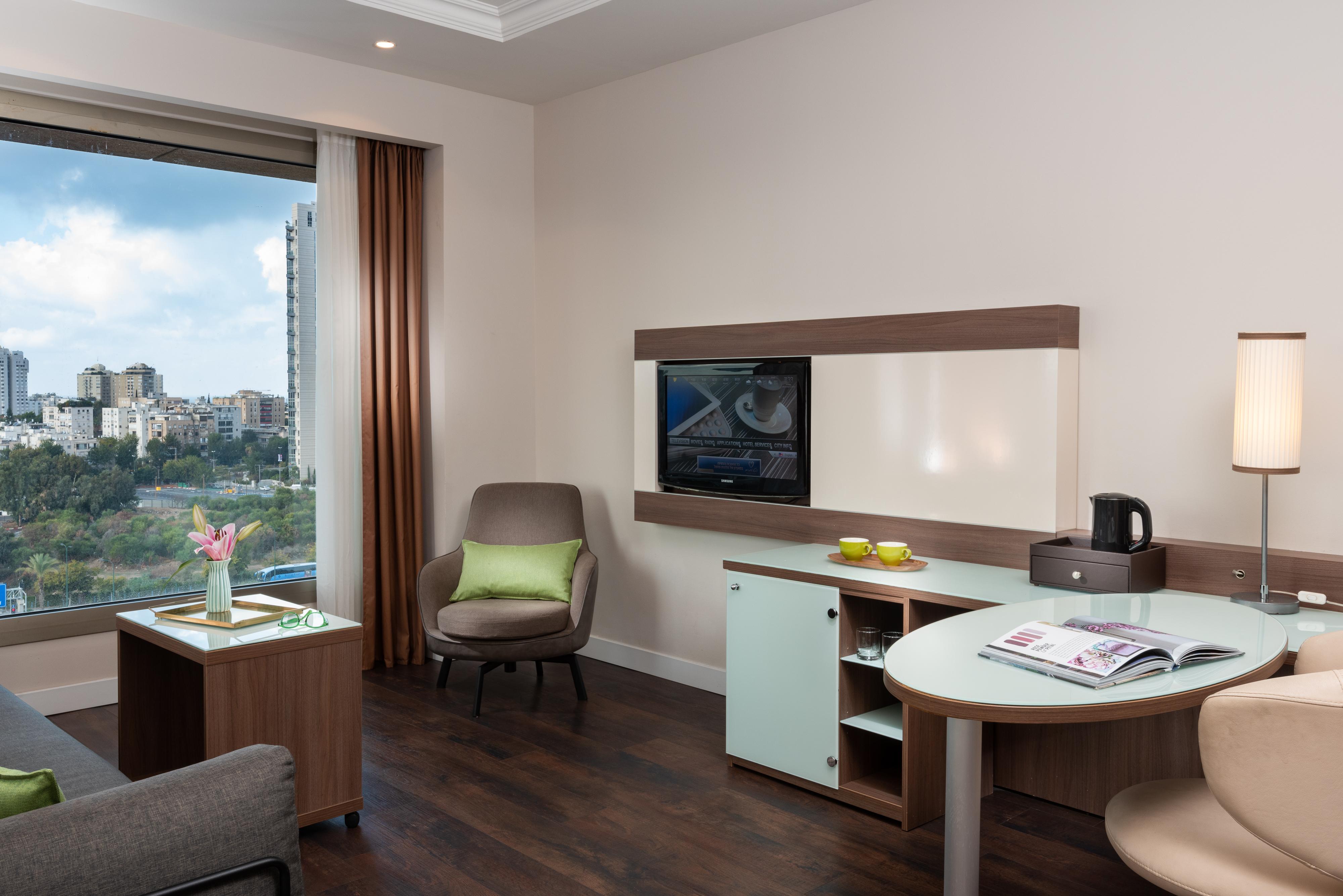 Leonardo City Tower Hotel Tel Aviv Giv'atayim Zewnętrze zdjęcie A room at the hotel