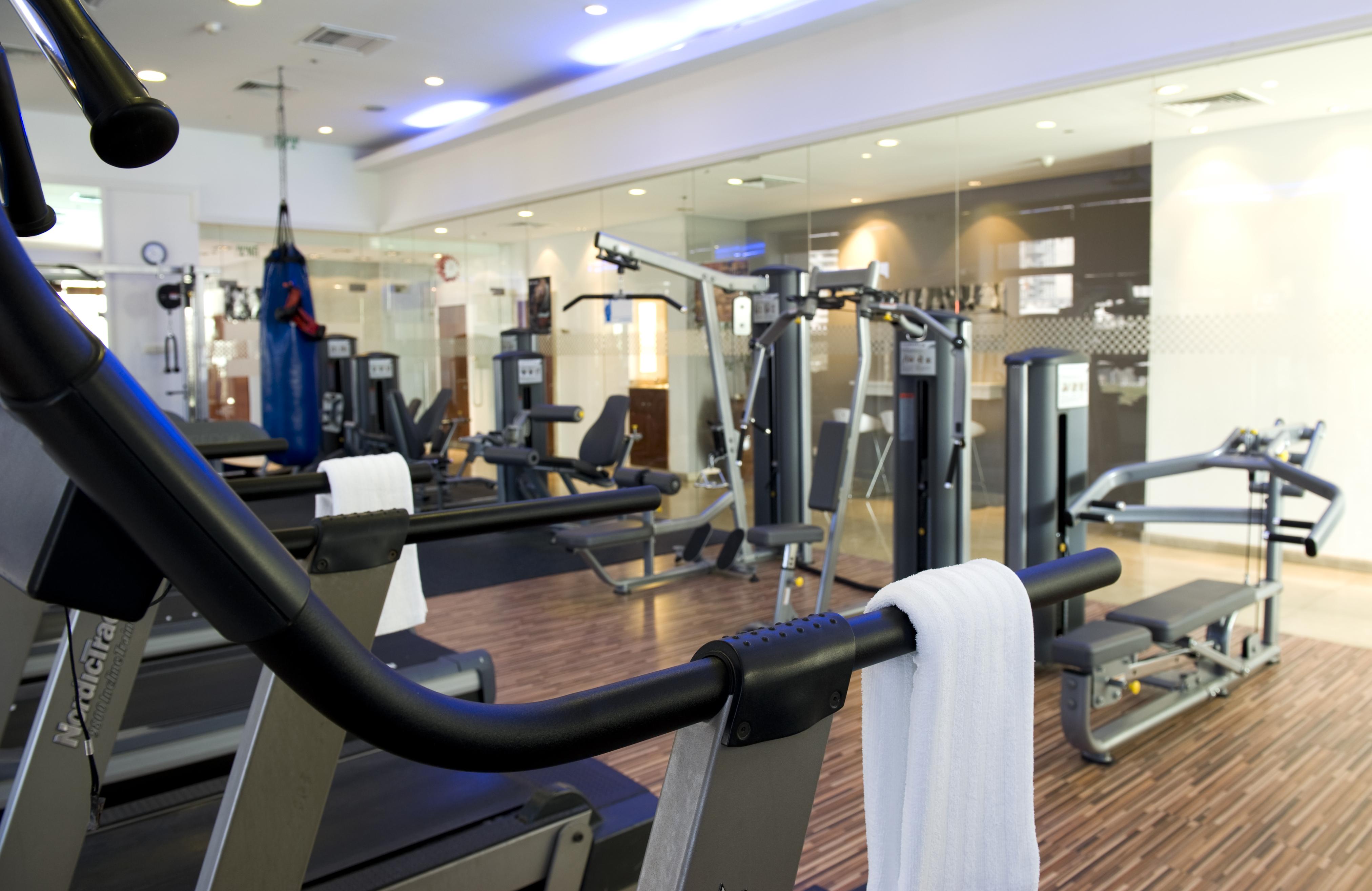 Leonardo City Tower Hotel Tel Aviv Giv'atayim Zewnętrze zdjęcie The gym at the hotel