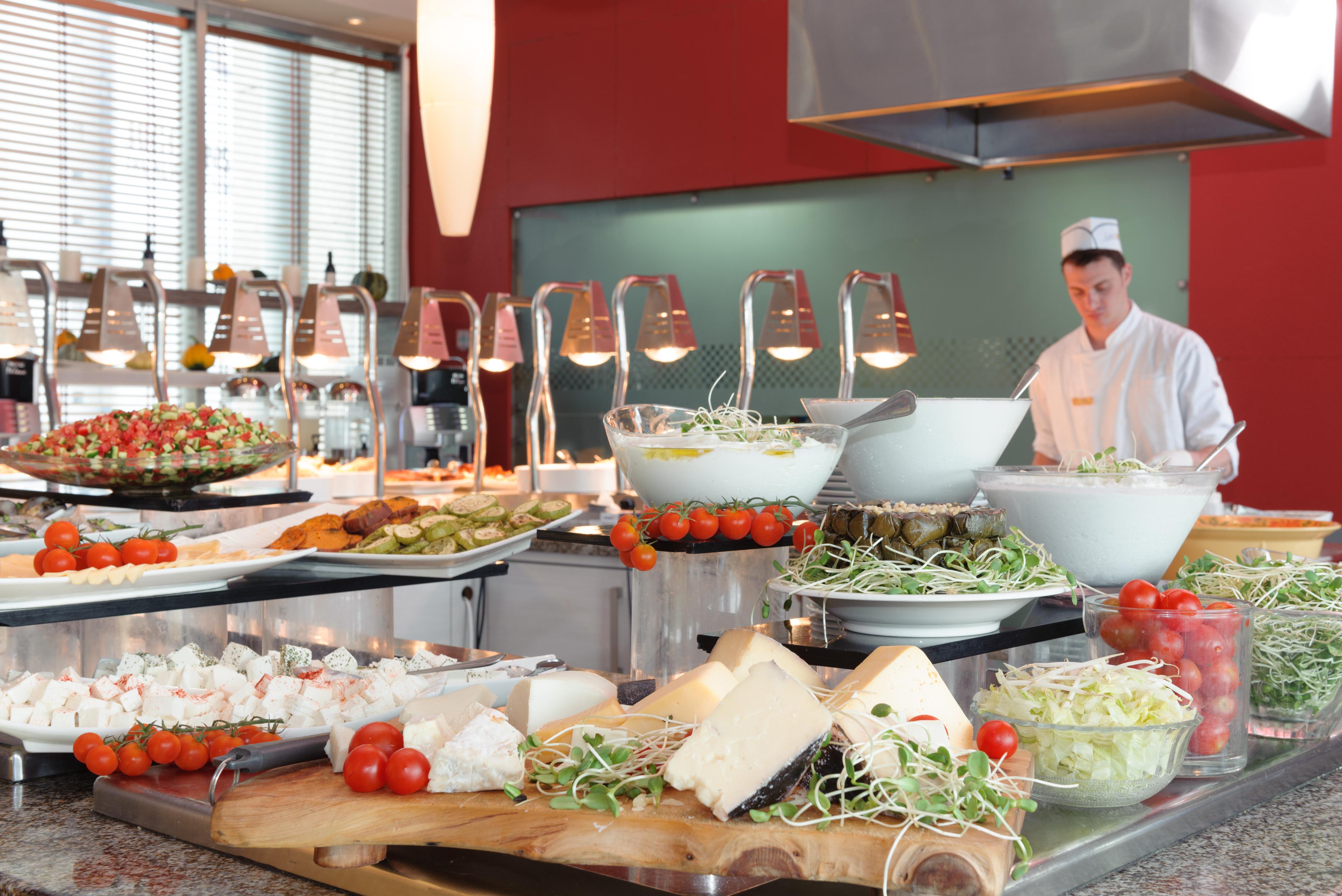 Leonardo City Tower Hotel Tel Aviv Giv'atayim Zewnętrze zdjęcie A salad bar