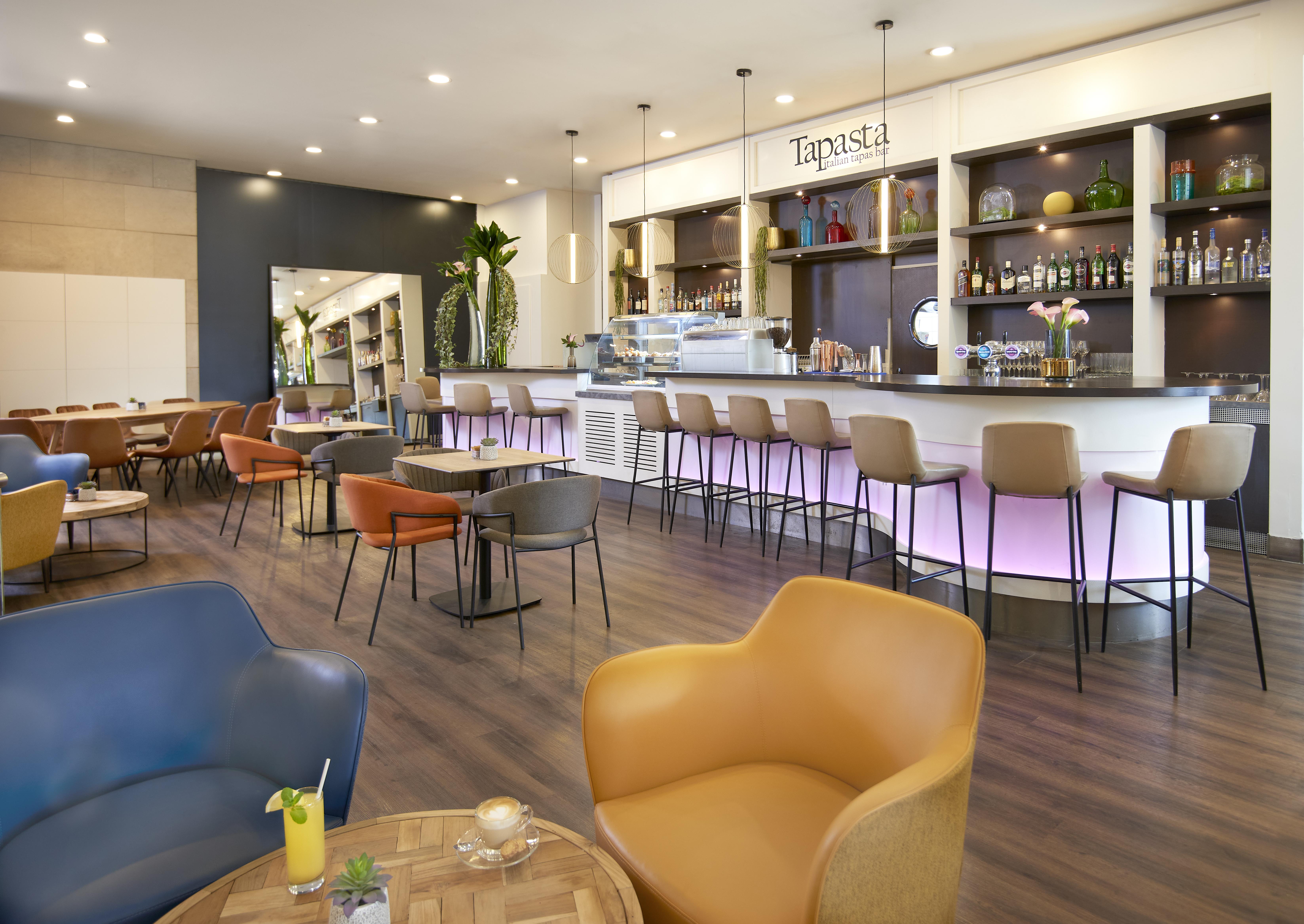 Leonardo City Tower Hotel Tel Aviv Giv'atayim Zewnętrze zdjęcie Tapas at the airport