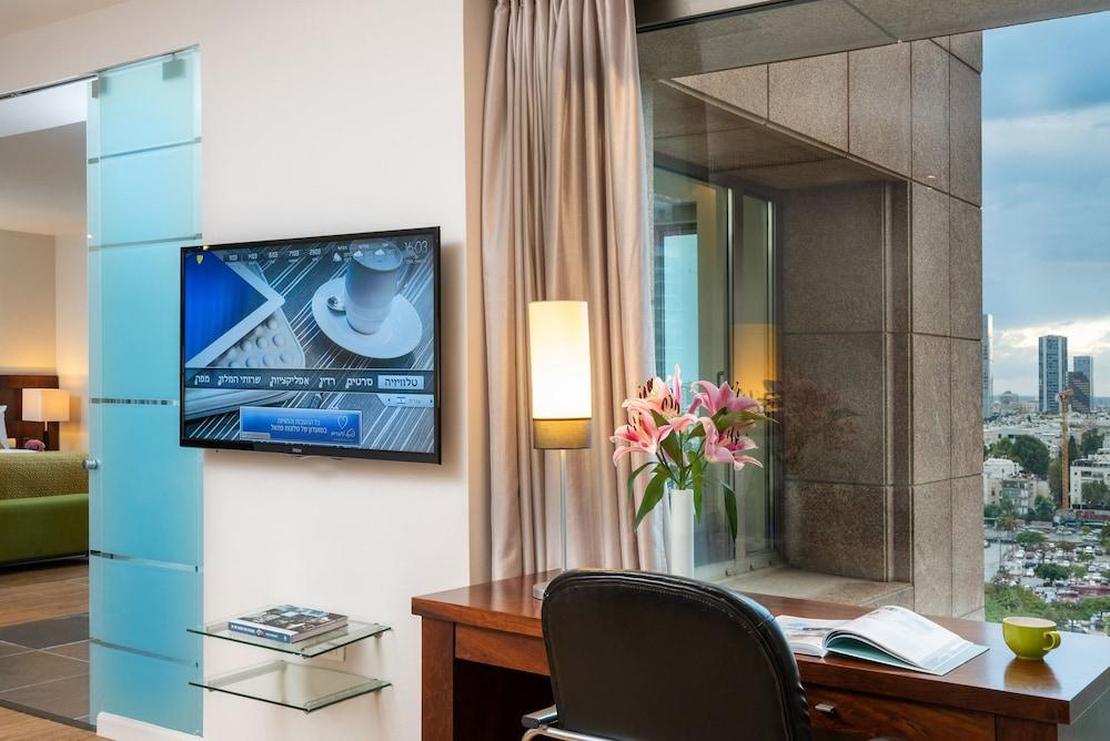 Leonardo City Tower Hotel Tel Aviv Giv'atayim Zewnętrze zdjęcie A room at the hotel