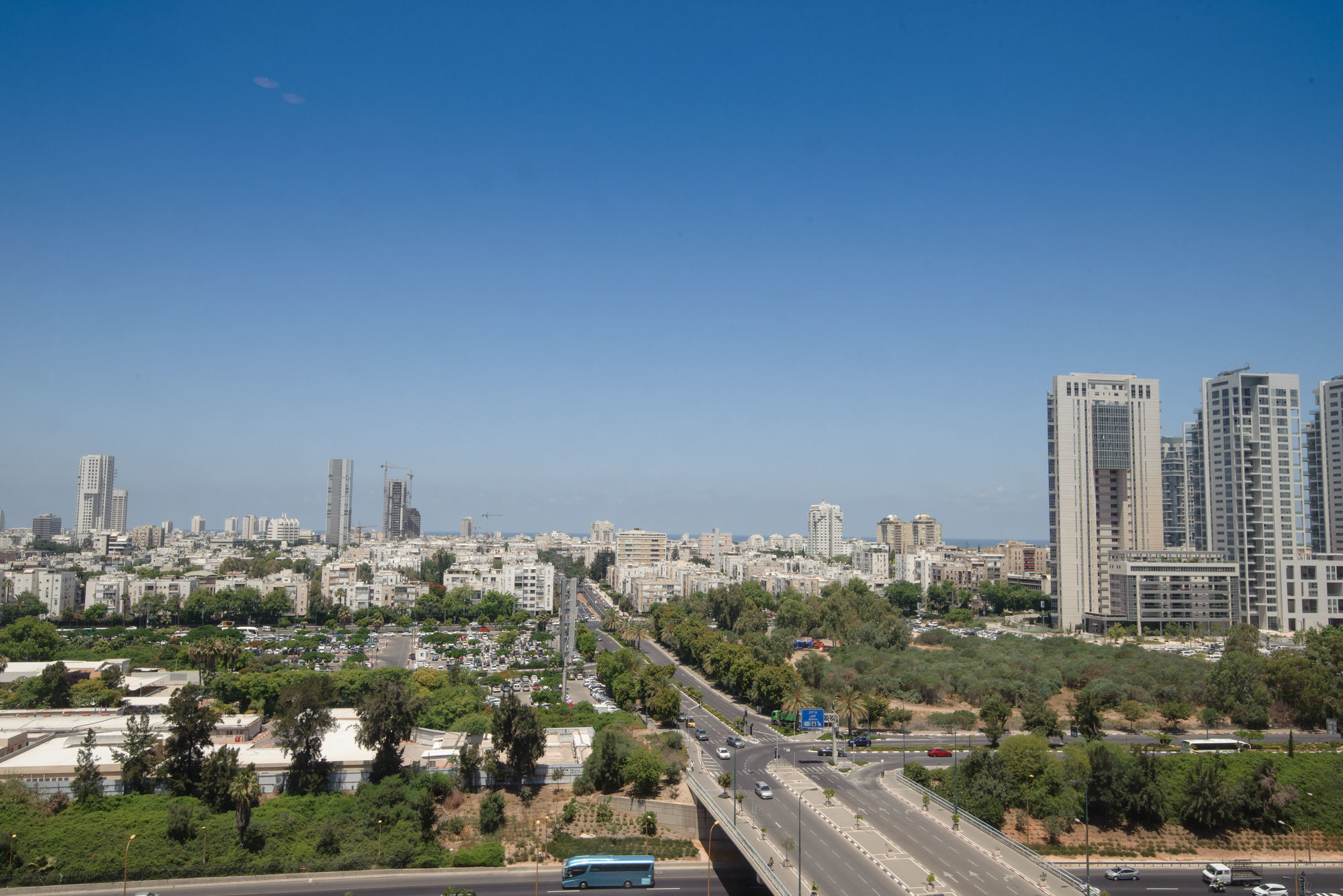 Leonardo City Tower Hotel Tel Aviv Giv'atayim Zewnętrze zdjęcie View of Kiryat Jamir