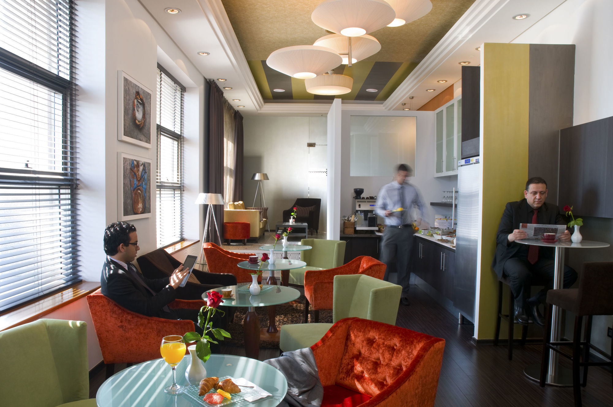 Leonardo City Tower Hotel Tel Aviv Giv'atayim Zewnętrze zdjęcie The lounge at the airport
