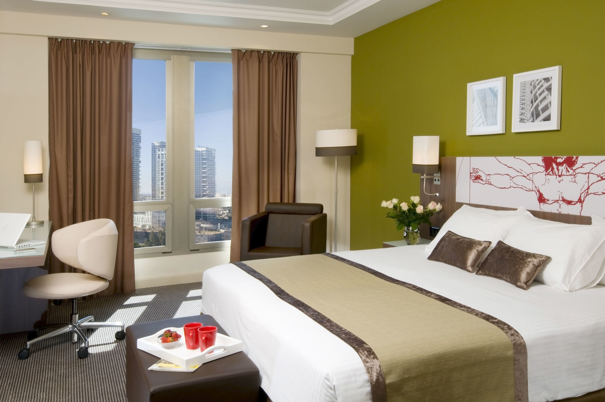 Leonardo City Tower Hotel Tel Aviv Giv'atayim Zewnętrze zdjęcie A room at the hotel