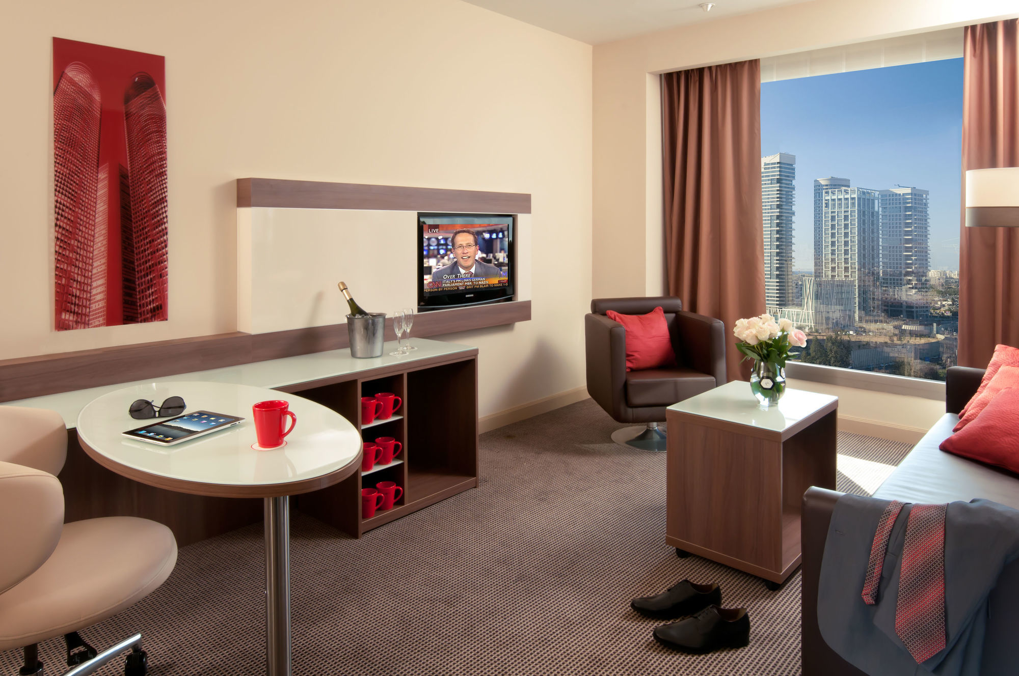 Leonardo City Tower Hotel Tel Aviv Giv'atayim Zewnętrze zdjęcie A typical room at the Radisson Blu in Dubai