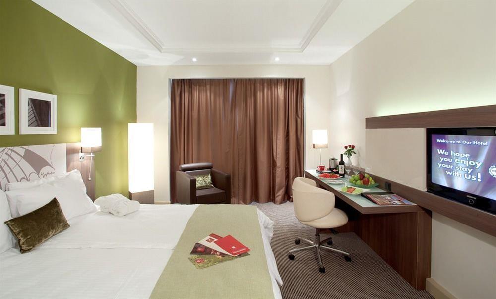 Leonardo City Tower Hotel Tel Aviv Giv'atayim Zewnętrze zdjęcie A typical room at the hotel