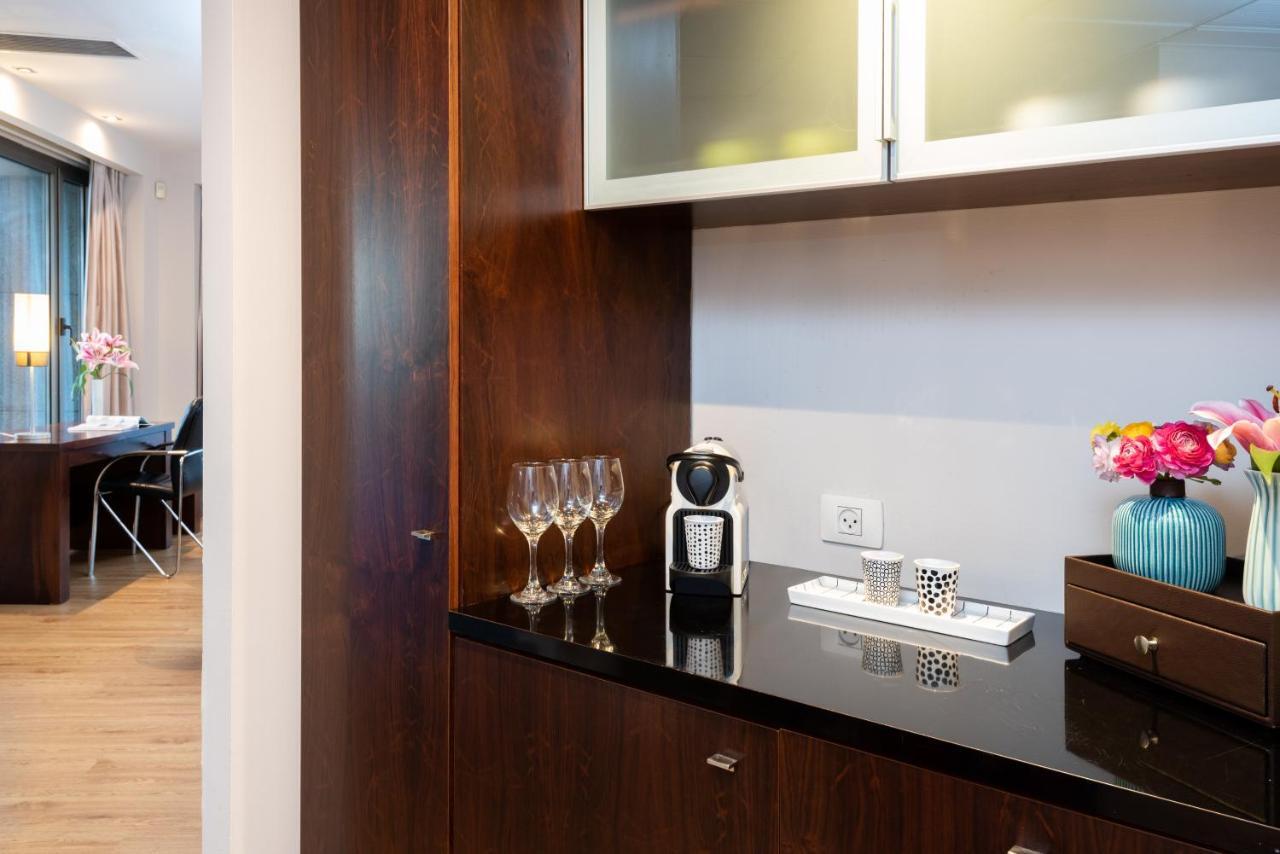 Leonardo City Tower Hotel Tel Aviv Giv'atayim Zewnętrze zdjęcie A Nespresso machine in a hotel